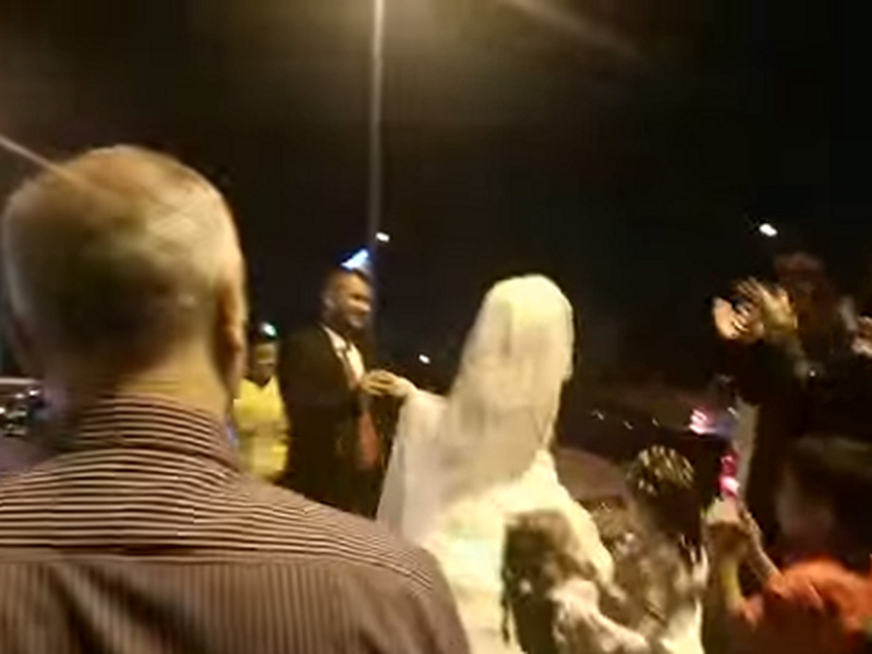 اضغط لمشاهدة الفيديو: زفاف مصري على كورنيش جدة يغضب هيئة الأمر بالمعروف